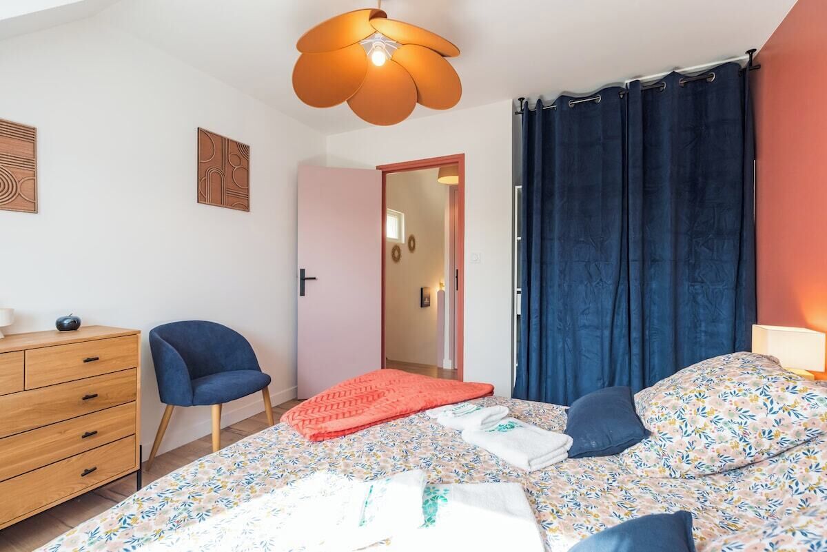 1 bedroom, internet, bed sheets