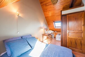 2 bedrooms, Internet - Fishermen's house with sea and Brehat views (Ploubazlanec)