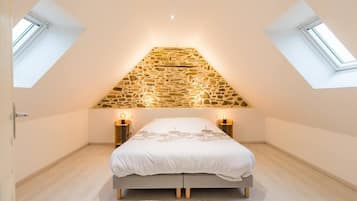 3 bedrooms, iron/ironing board, travel crib, WiFi