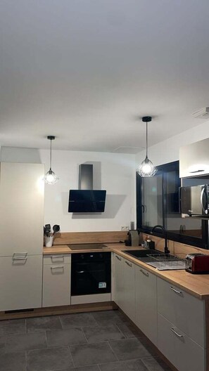 Fridge, microwave, oven, dishwasher