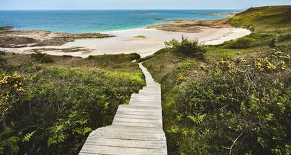 Apartment with secure parking, near Guingamp