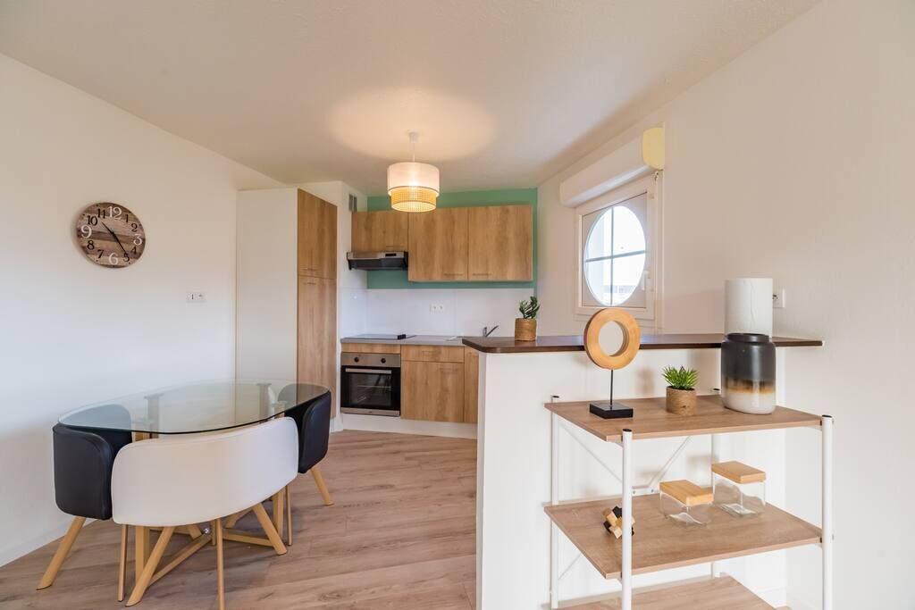 Kjøleskap, mikrobølgeovn, ovn og kaffetrakter/tekoker