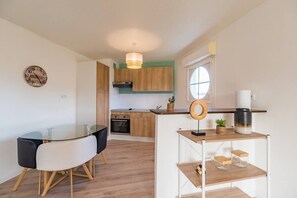 Fridge, microwave, oven, coffee/tea maker - New apartment near Guingamp (Ploumagoar)