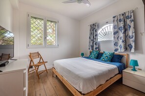 3 slaapkamers, een strijkplank/strijkijzer, gratis wifi, beddengoed