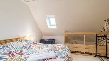 1 bedroom, internet, bed sheets