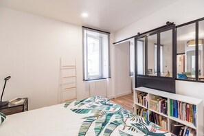 1 bedroom, Internet, bed sheets - L'Escale Paimpolaise 2 Stars - historic center (Paimpol)