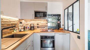 Fridge, microwave, oven, dishwasher