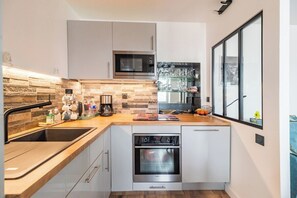 Fridge, microwave, oven, dishwasher - L'Escale Paimpolaise 2 Stars - historic center (Paimpol)