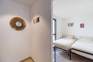 2 bedrooms, Internet, bed sheets