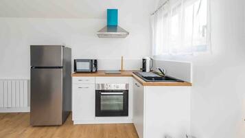 Réfrigérateur, micro-ondes, four, cafetière/bouilloire