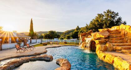 25% Off Oct 16-19! Amazing Pool, Hot Tub, V-Ball