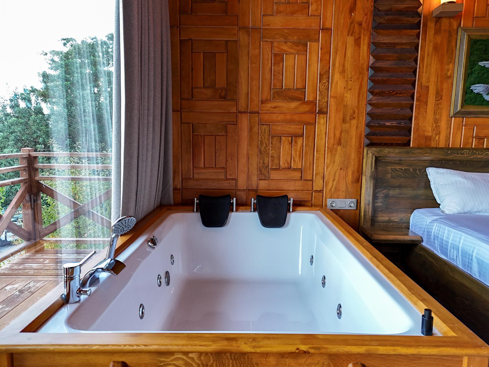 Romantic Tree House, 1 Bedroom, Fireplace, Lake View | Bathroom | Shower, free toiletries, hair dryer, slippers
