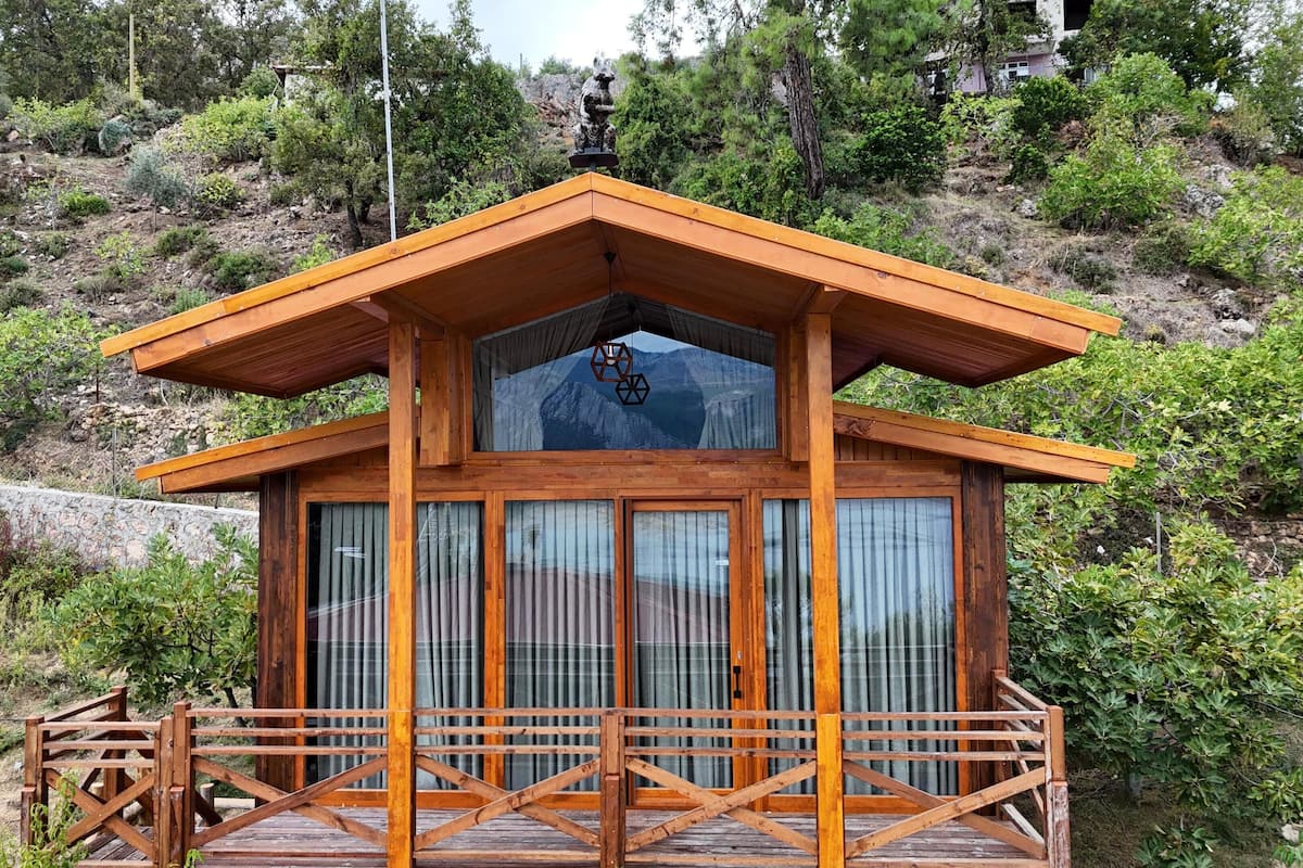 Romantic Tree House, 1 Bedroom, Fireplace, Lake View | 1 bilik tidur, cadar kapas Mesir, peralatan tempat tidur premium