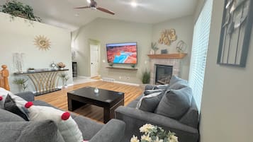 Smart-TV, Kamin, Tischfußball