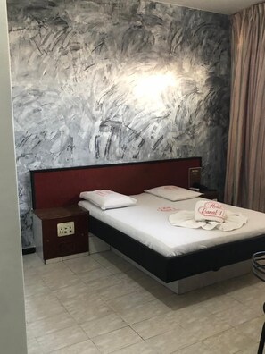 Room | Individually decorated, individually furnished, desk, laptop workspace - HOTEL CANAL HUM PISTAO (Taguatinga)