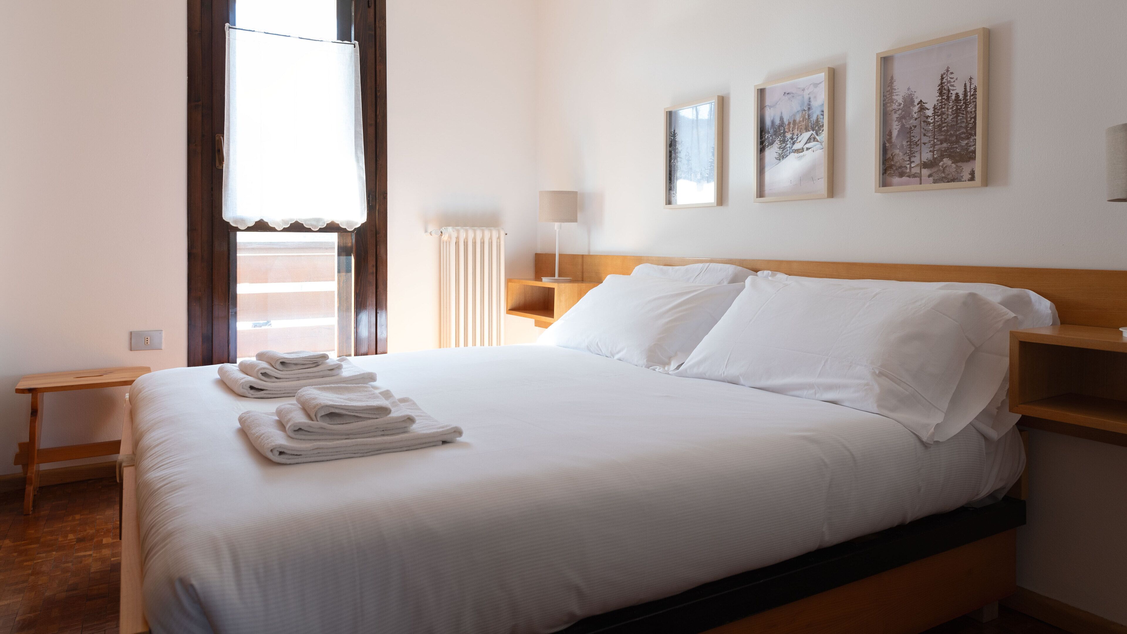 1 slaapkamer, een strijkplank/strijkijzer, gratis wifi, beddengoed