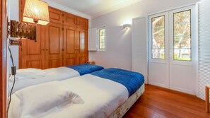 2 chambres, fer et planche à repasser, Wi-Fi gratuit, draps fournis