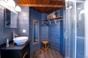 Shower, towels