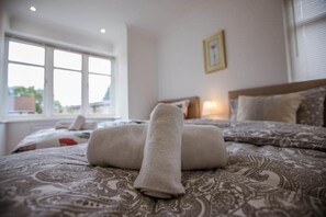 2 chambres, fer et planche à repasser, Wi-Fi, draps fournis