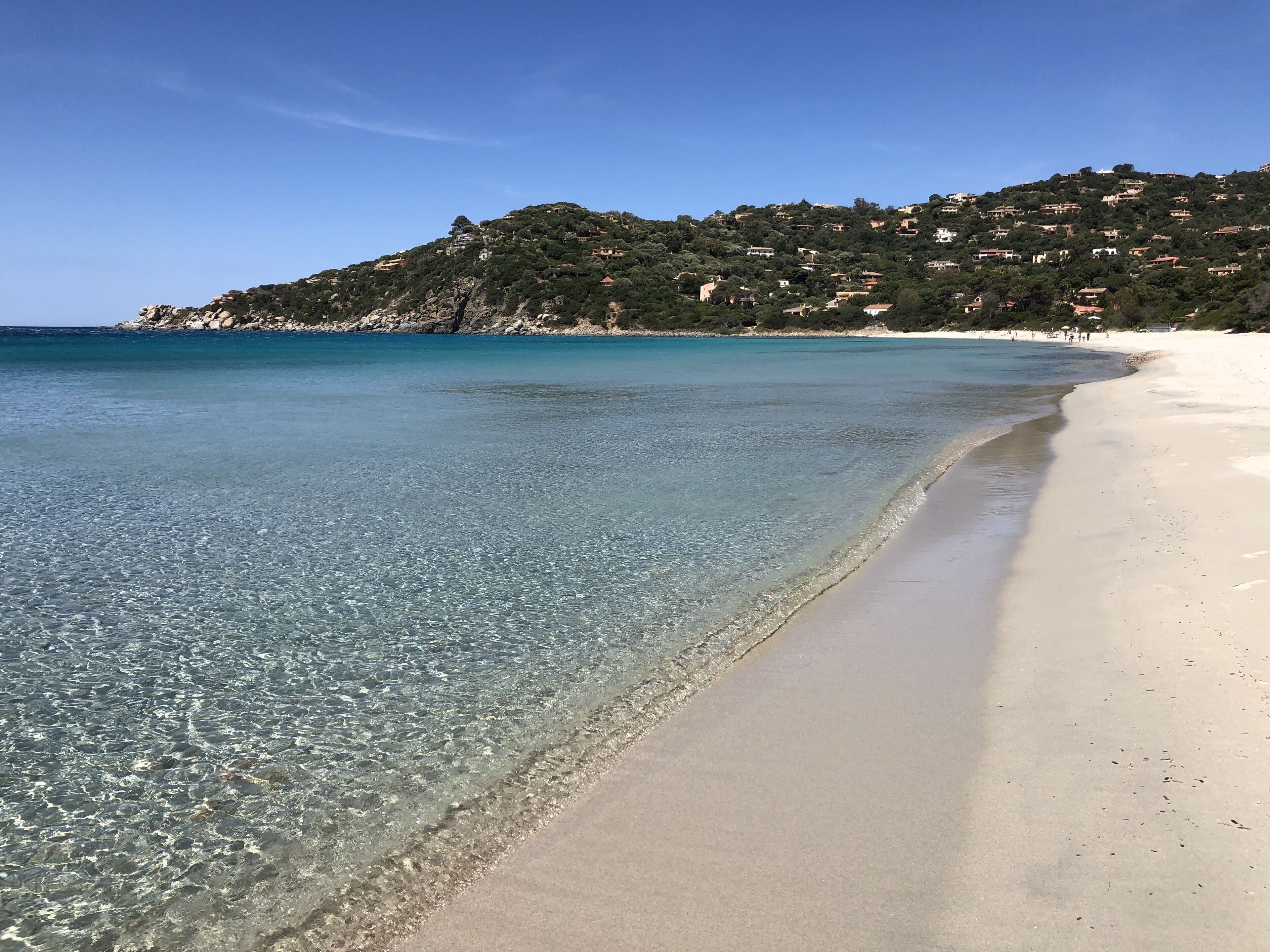 Nær stranden, solsenger og strandhåndklær