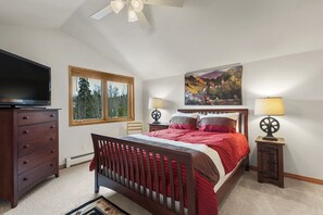 3 bedrooms, desk, internet, bed sheets - Luxurious Mountain Retreat with Stunning Views in Silverthorne, CO (Silverthorne)