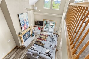 Televisión, chimenea