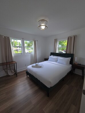 3 bedrooms, iron/ironing board, WiFi, bed sheets