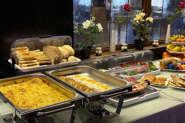 Desayuno continental (EUR 9 por persona)