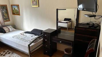 Basic Shared Dormitory, Mixed Dorm | Individually decorated, individually furnished, desk, laptop workspace