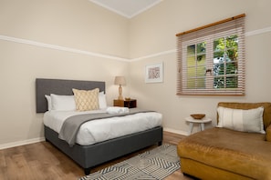 2 bedrooms, iron/ironing board, WiFi, bed sheets - Victoria Court Two Bedroom Oasis in Trendy Long St (Cape Town)