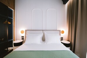 Doppelzimmer, Terrasse | Minibar, schallisolierte Zimmer, kostenloses WLAN, Bettwäsche