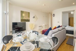 Apartment | Dining - Charming 1-bed Apartment in Leeds (Leeds)