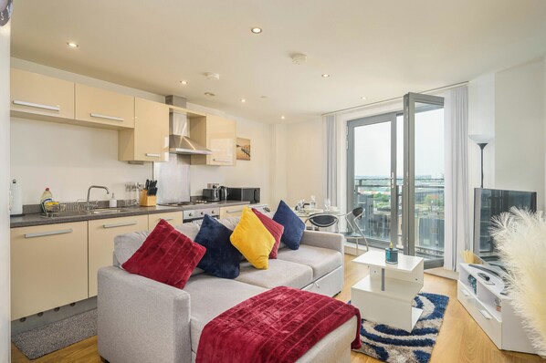 Apartment | Living area | Flat-screen TV - Charming 1-bed Apartment in Leeds (Leeds)