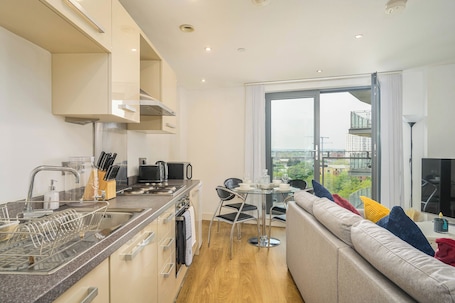 Apartment | Private kitchen | Fridge, microwave, oven, stovetop