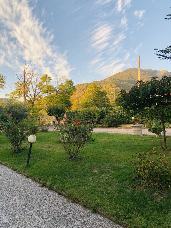 Property grounds - Villa Fiorella Apartment, nel Cuore del Parco del Monte Cucco (Costacciaro)