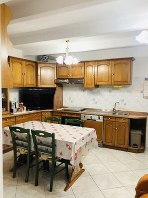 Private kitchen - Villa Fiorella Apartment, nel Cuore del Parco del Monte Cucco (Costacciaro)
