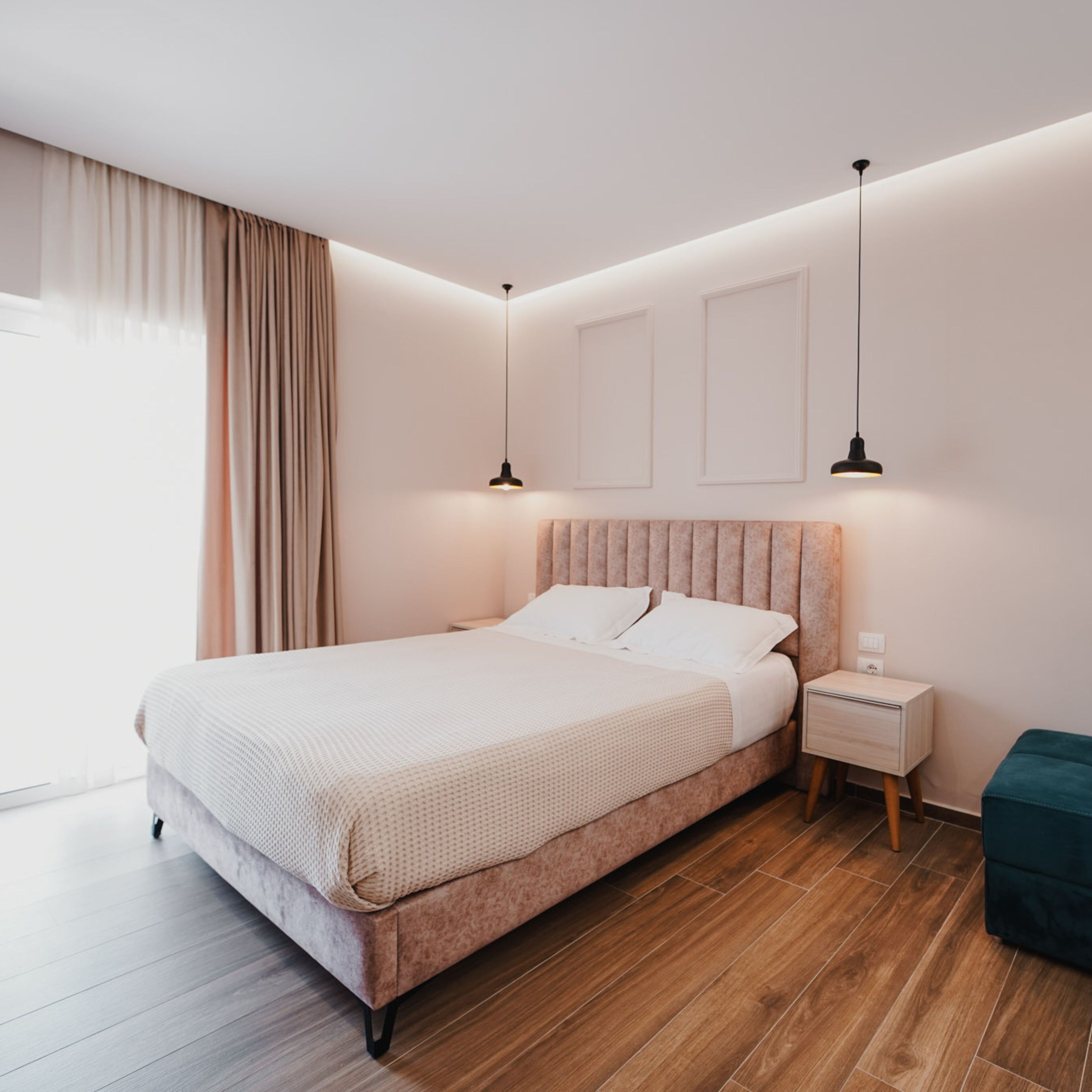 Hypo-allergenic bedding, in-room safe, desk, soundproofing