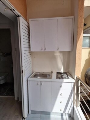 Comfort-Dreibettzimmer | Eigene Küche | Wasserkocher