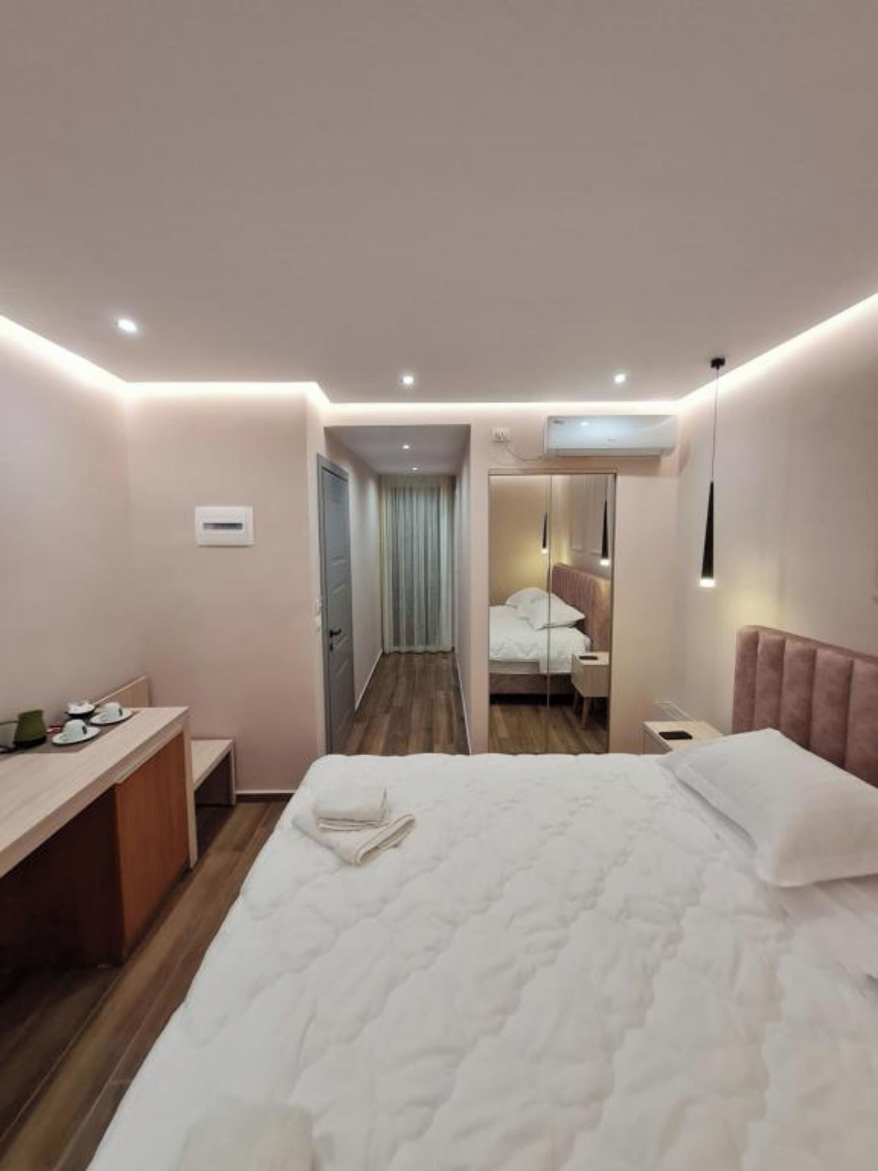 Hypo-allergenic bedding available, in-room safe, desk, soundproofing