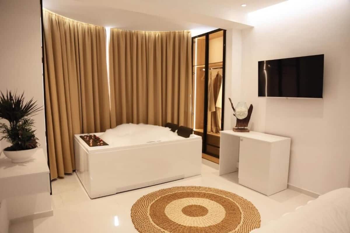 Acropolis Room with Jacuzzi | Free WiFi