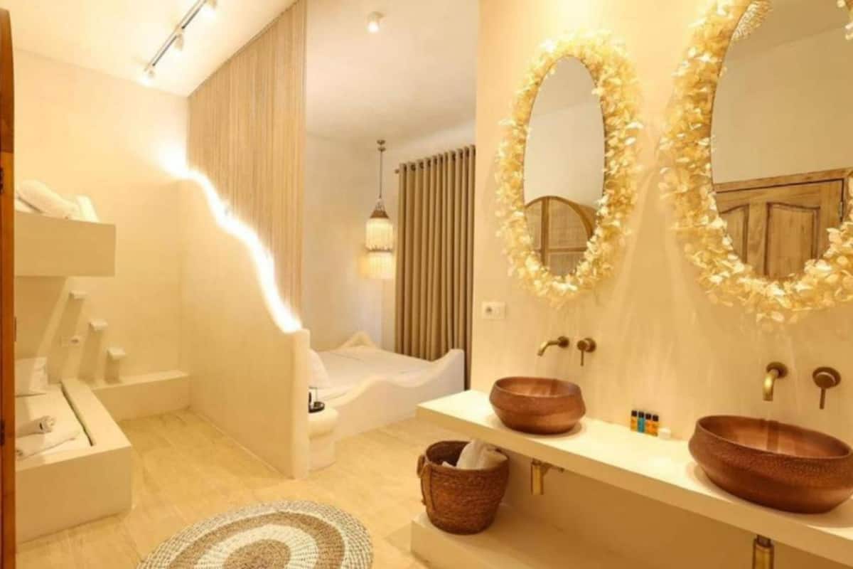 Deluxe Double Room with jacuzzi | Free WiFi