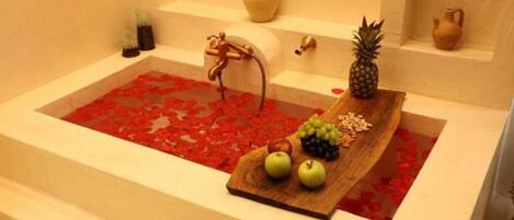 Fairytale Room with Tub | 1 quarto, Wi-Fi de cortesia
