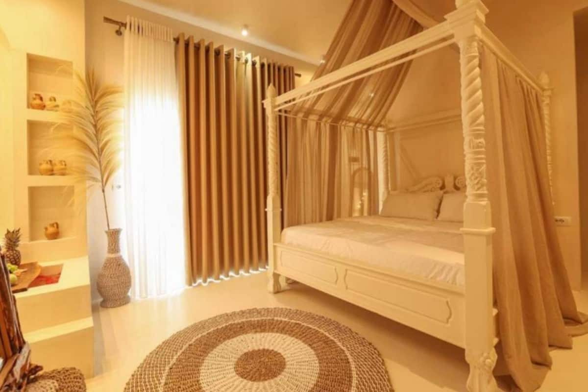Fairytale Room with Tub | Free WiFi