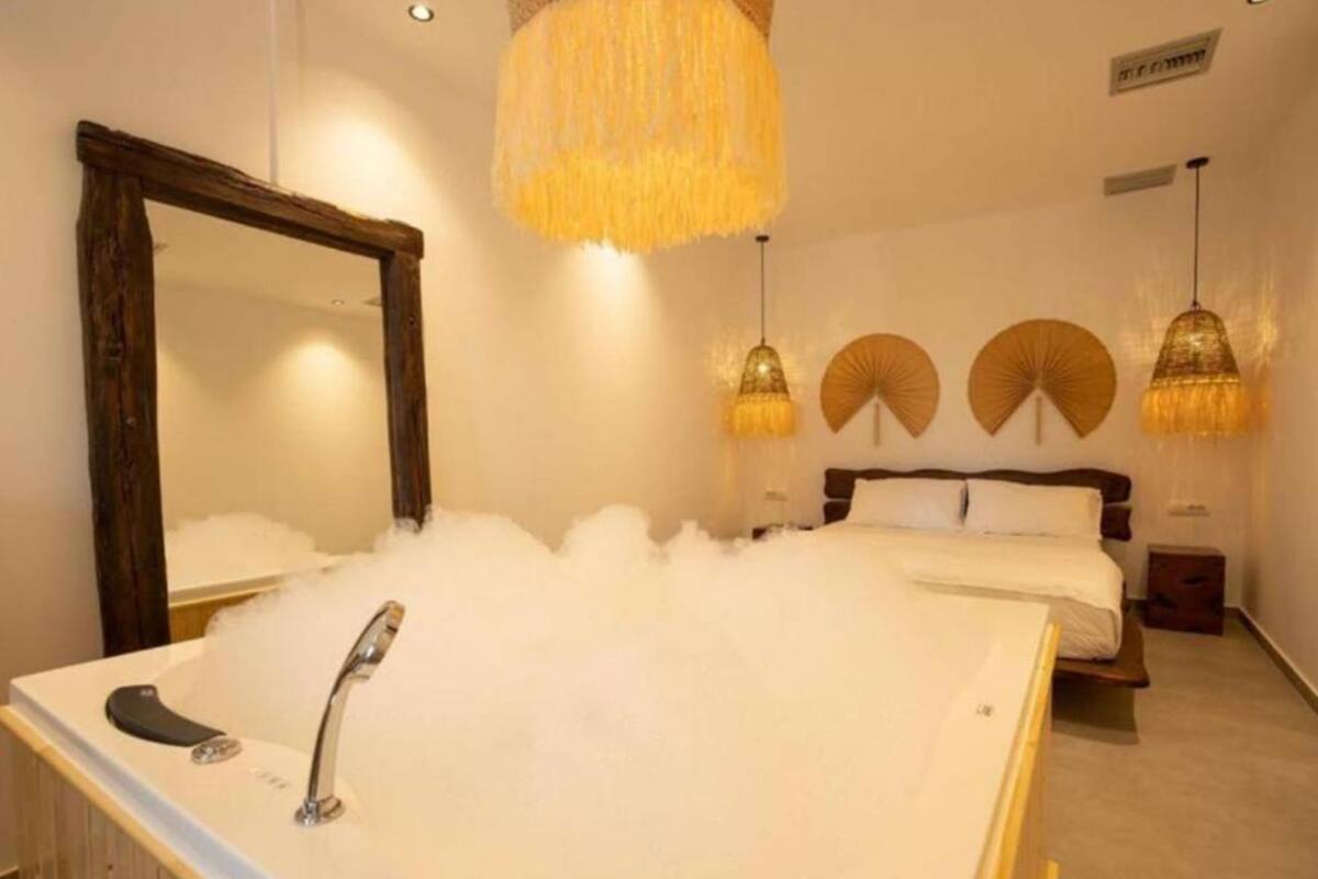 Boho Room with Jacuzzi | 무료 WiFi