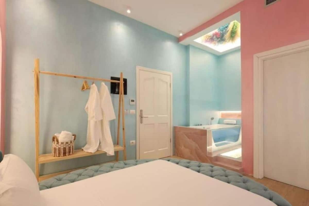 Candy Room with Jacuzzi | Free WiFi