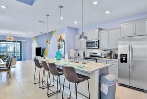 Full-size fridge, microwave, oven, dishwasher