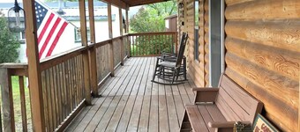 Cabin #2 - Backyard Bunkhouse
