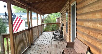 Cabin #2 - Backyard Bunkhouse