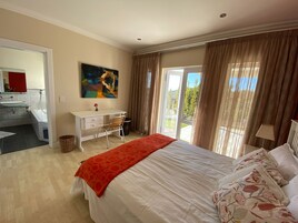 Classic Apartment, 2 Bedrooms, Non Smoking | 2 bedrooms, in-room safe, free WiFi