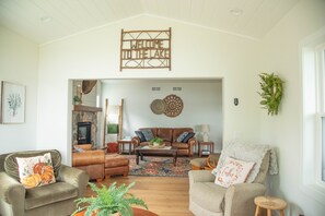 Living area - Lake Front at Bonnie Banks of Castle Rock w/Private Pier (Necedah)